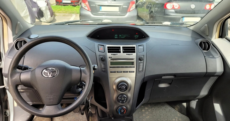 Toyota Yaris cena 13000 przebieg: 235000, rok produkcji 2009 z Poznań małe 211